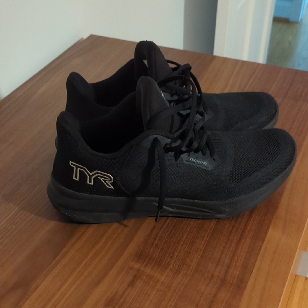 TYR Men's Black Sneakers